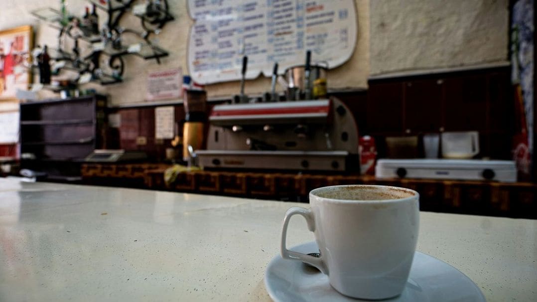CAFÉ DE L'AMBREで味わう、静かな一杯の魅力